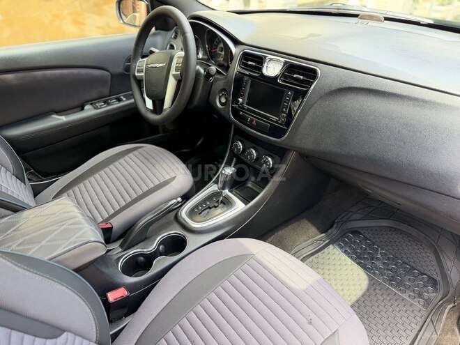 Chrysler 200-5