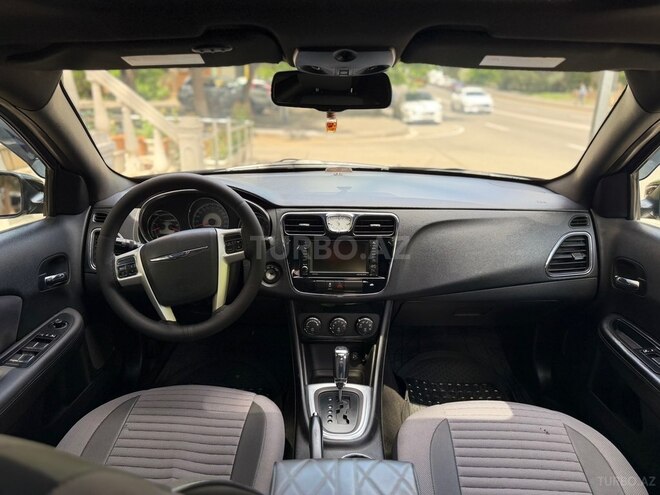 Chrysler 200-6