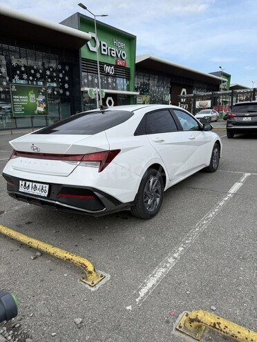 Hyundai Elantra-2