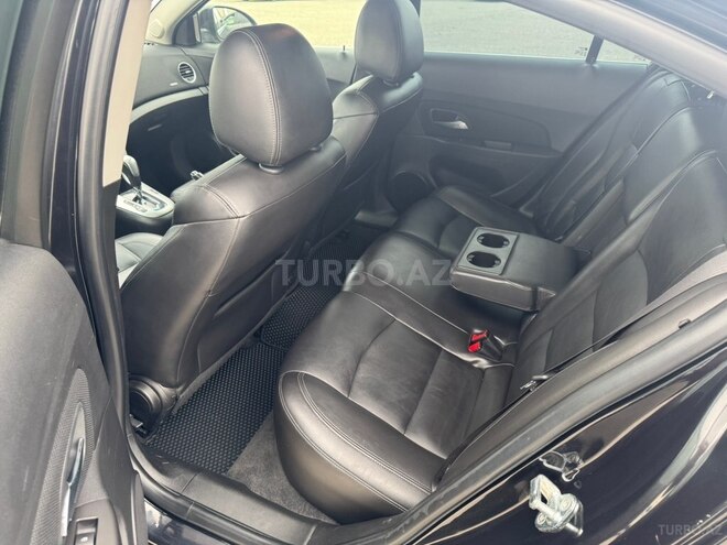 Chevrolet Cruze-12