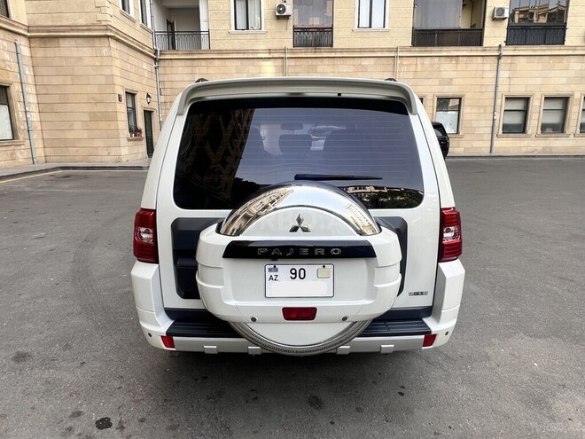 Mitsubishi Pajero-5