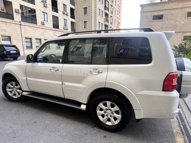 Mitsubishi Pajero-3
