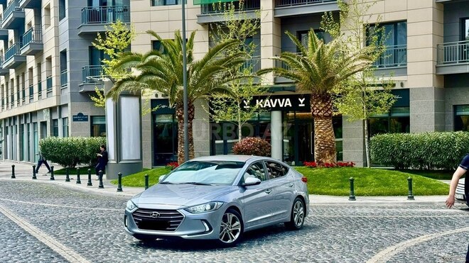 Hyundai Elantra-1
