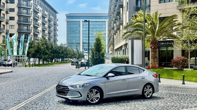 Hyundai Elantra-2