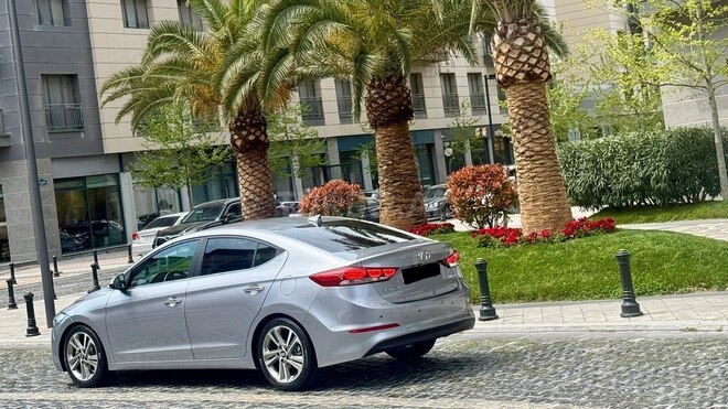 Hyundai Elantra-6