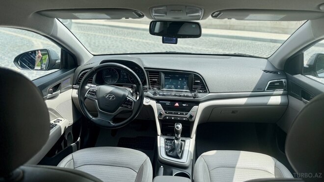Hyundai Elantra-10