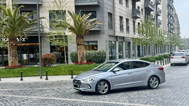 Hyundai Elantra-7