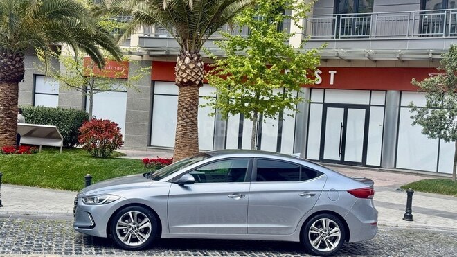 Hyundai Elantra-9