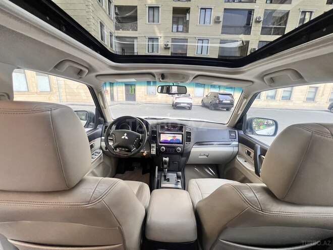 Mitsubishi Pajero-7