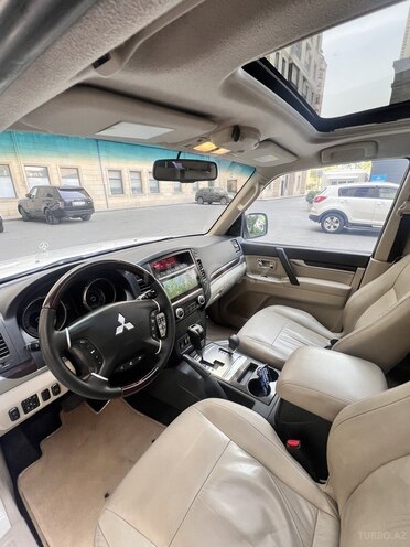 Mitsubishi Pajero-9