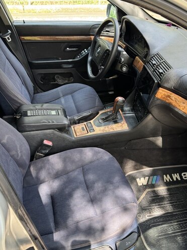 BMW 523-19