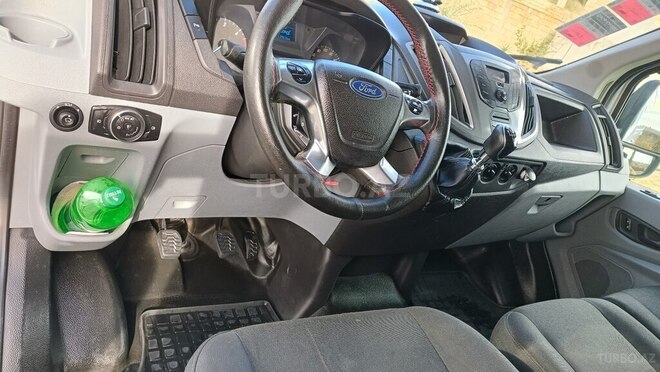 Ford Transit-5