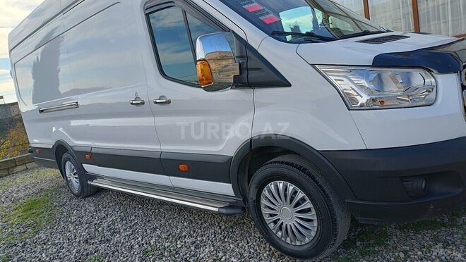Ford Transit-6