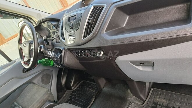 Ford Transit-7