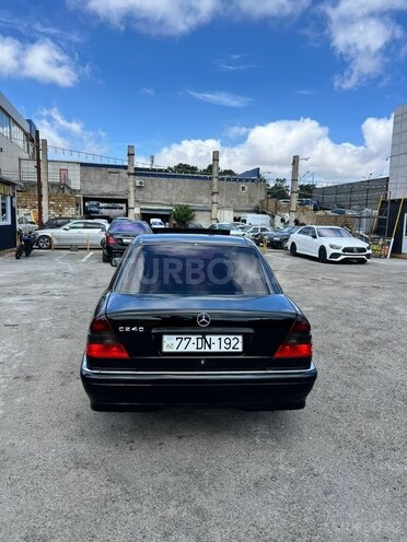 Mercedes C 240-11