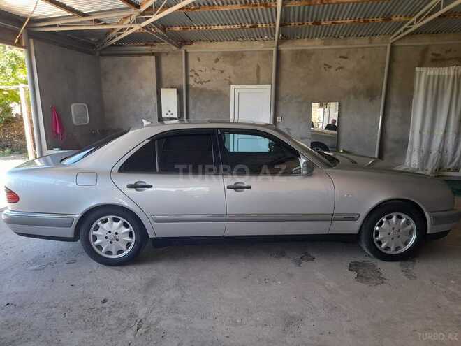 Mercedes E 280-3