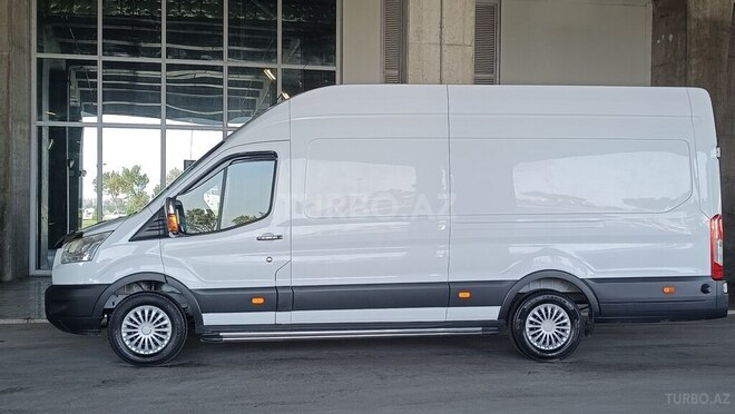 Ford Transit-10