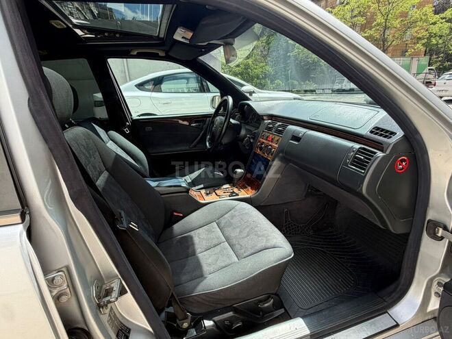 Mercedes E 240-10
