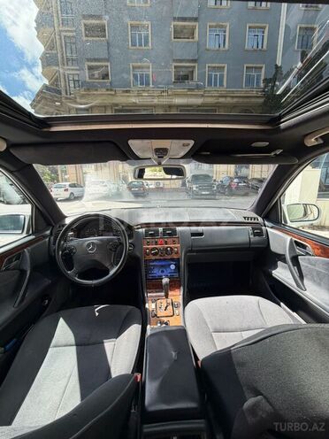 Mercedes E 240-7
