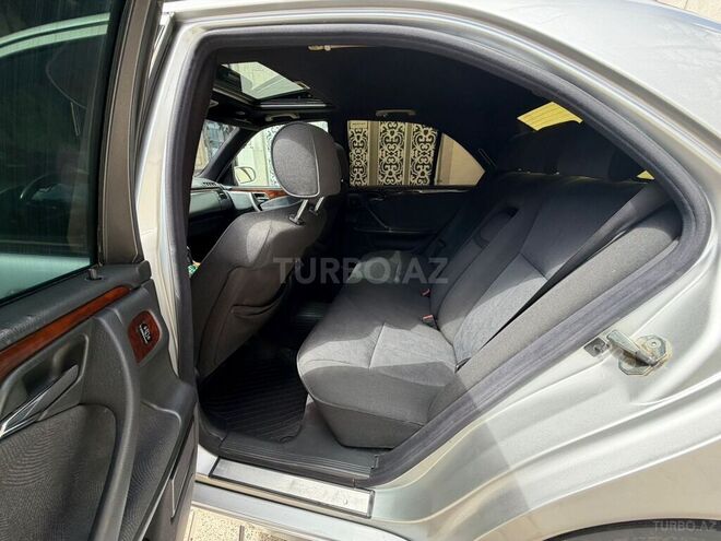 Mercedes E 240-13
