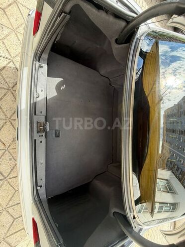 Mercedes E 240-19