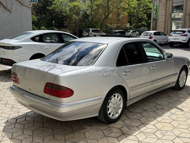 Mercedes E 240-4