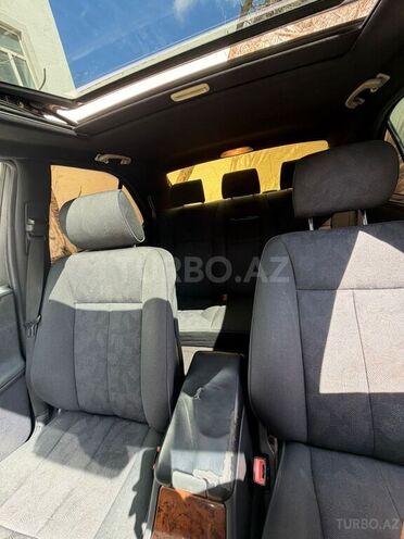 Mercedes E 240-8