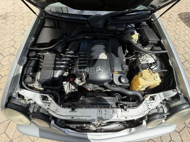 Mercedes E 240-15