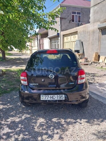 Nissan March-9