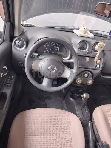 Nissan March-13