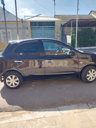 Nissan March-8