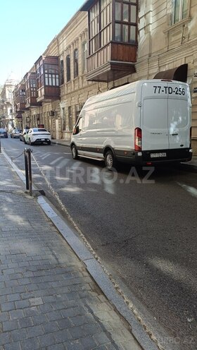 Ford Transit-12