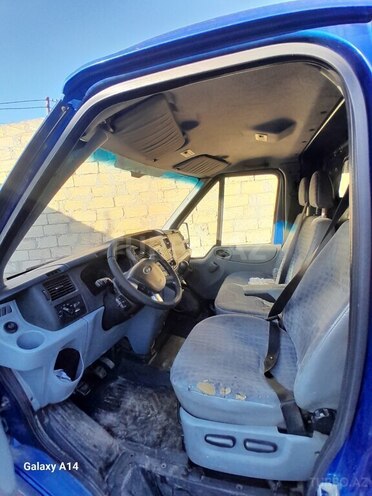 Ford Transit-5