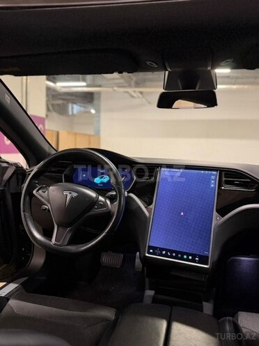 Tesla Model S-12