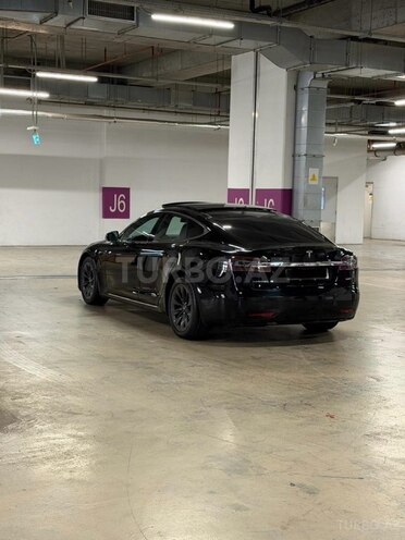 Tesla Model S-7