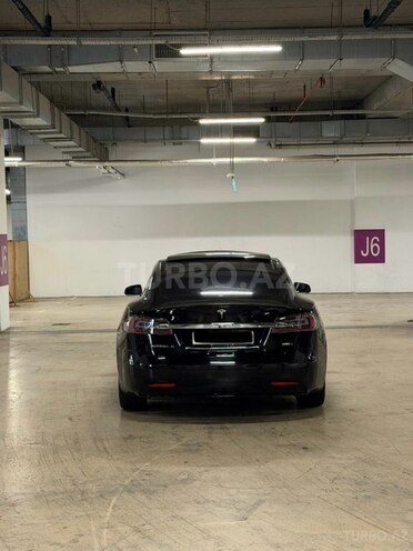 Tesla Model S-6