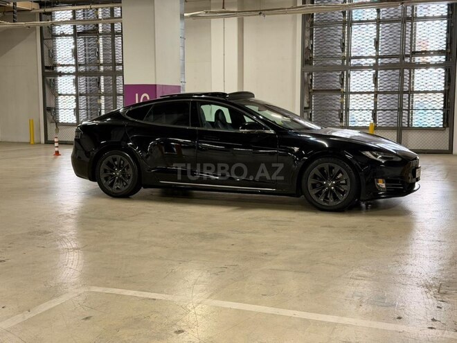 Tesla Model S-3