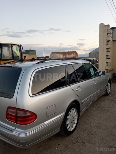 Mercedes E 240-3