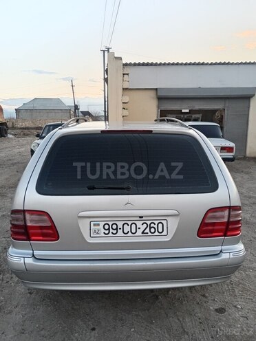Mercedes E 240-2