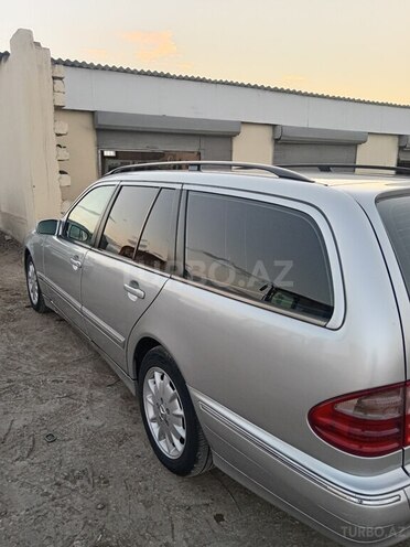 Mercedes E 240-4