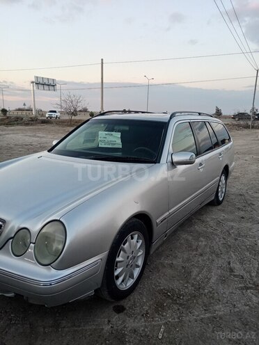 Mercedes E 240-5