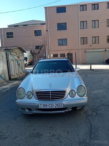 Mercedes E 240-1
