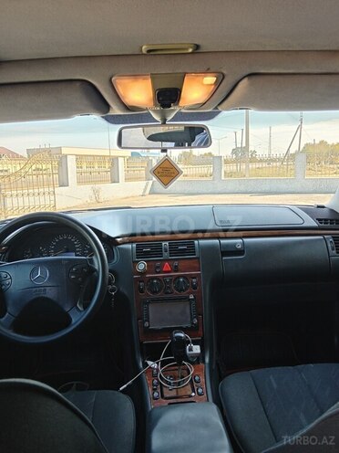 Mercedes E 240-9