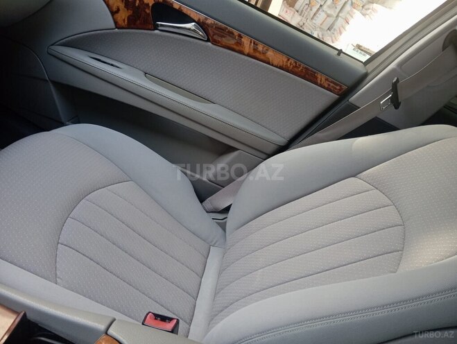 Mercedes E 220-12