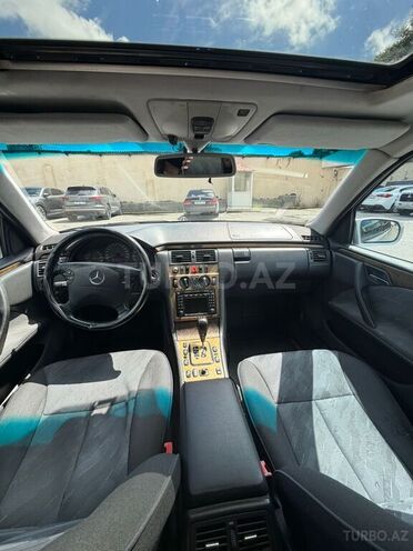 Mercedes E 240-12