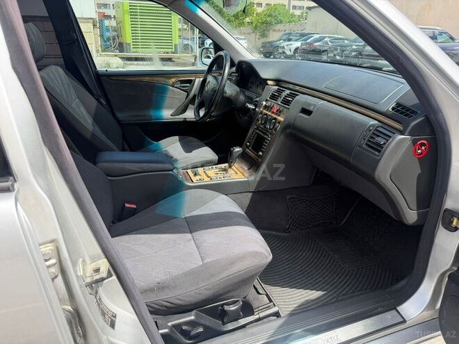 Mercedes E 240-14