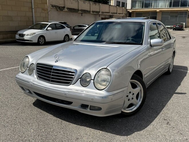 Mercedes E 240-1