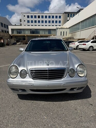Mercedes E 240-4