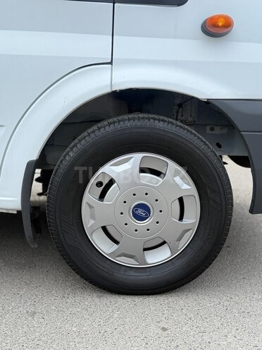Ford Transit-11