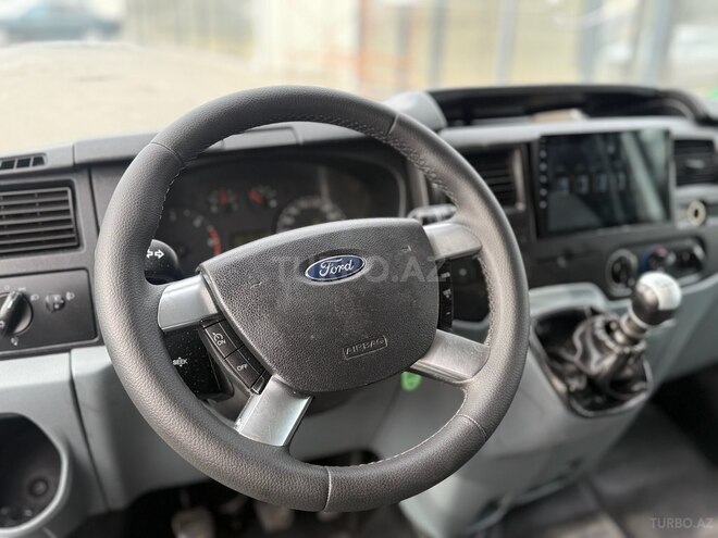 Ford Transit-14